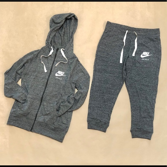 Nike Tops - Women’s Nike Hoodie and Jogger Set - Sz Small